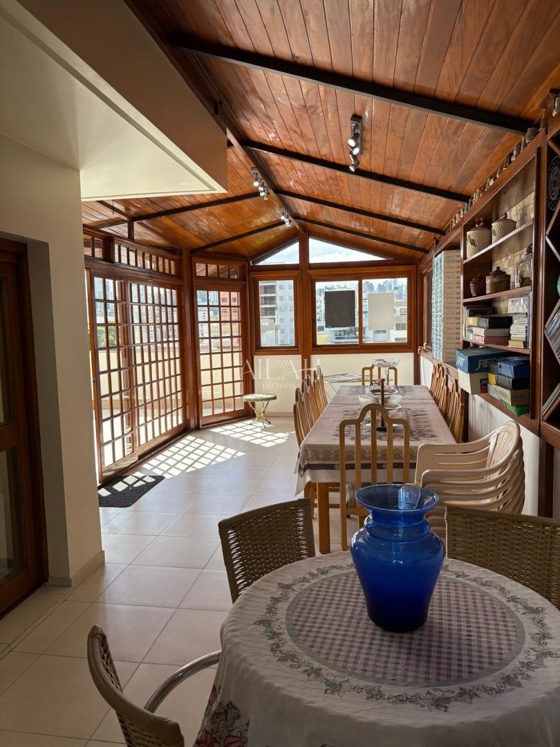 Cobertura, 3 quartos, 216 m² - Foto 1