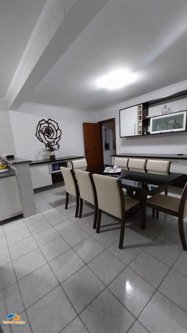 Casa, 4 quartos, 210 m² - Foto 1