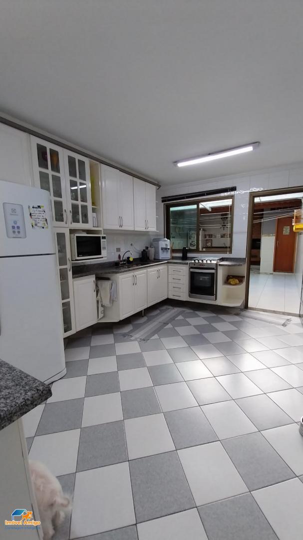 Casa, 4 quartos, 286 m² - Foto 1