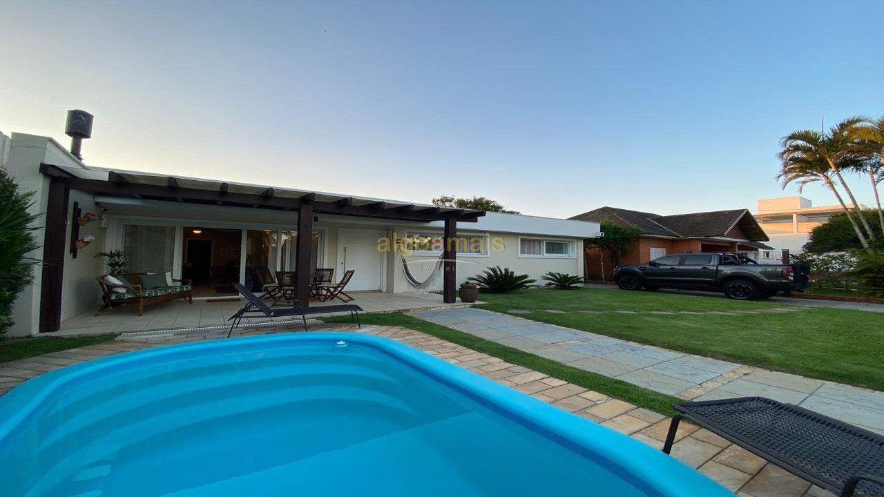 Casa, 4 quartos, 226 m² - Foto 1