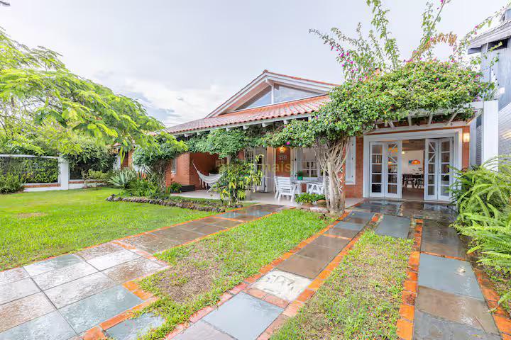 Casa, 4 quartos, 214 m² - Foto 1