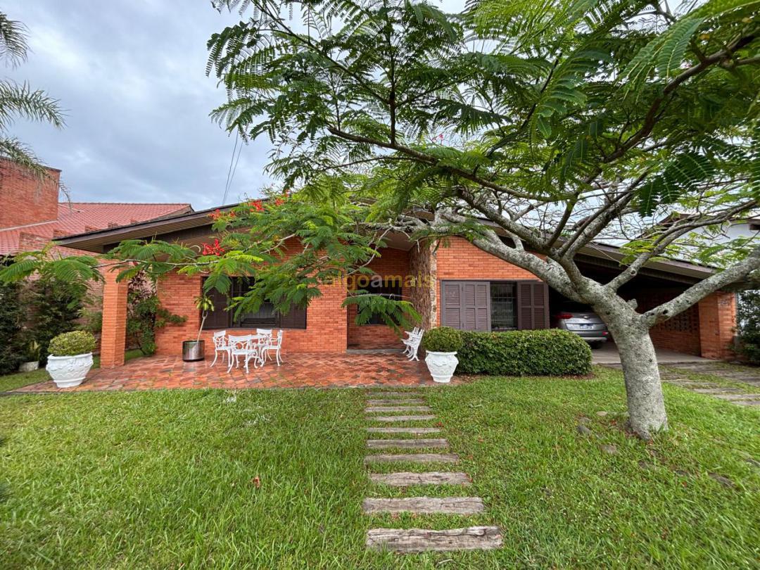 Casa, 4 quartos, 253 m² - Foto 1