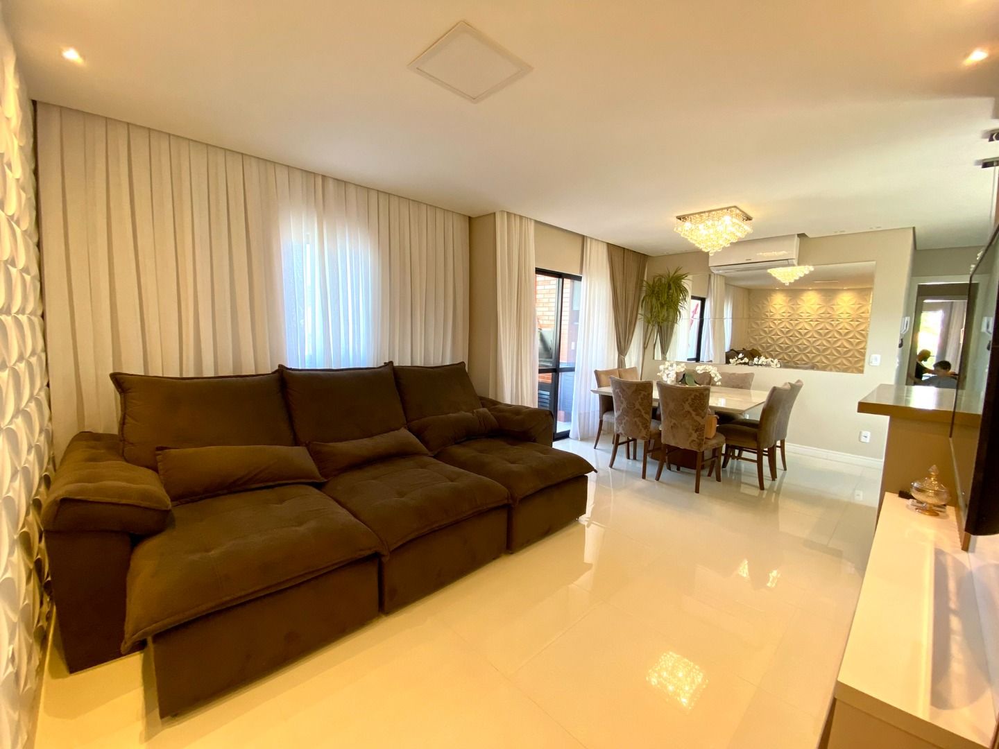 Apartamento à venda no Saguaçu, Joinville · 3 quartos. Foto 3