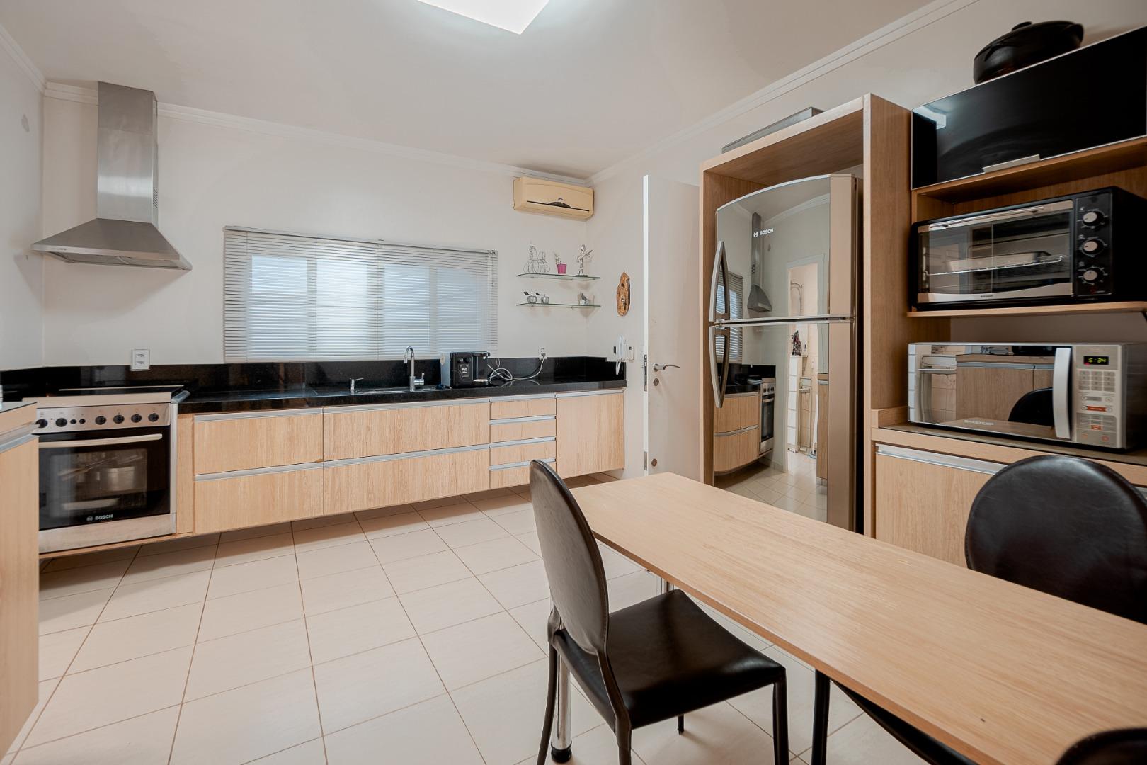 Casa à venda no América, Joinville · 4 quartos. Foto 9