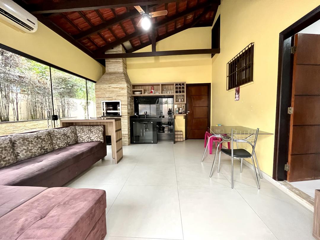 Casa à venda no Bom Retiro, Joinville · 3 quartos. Foto 4