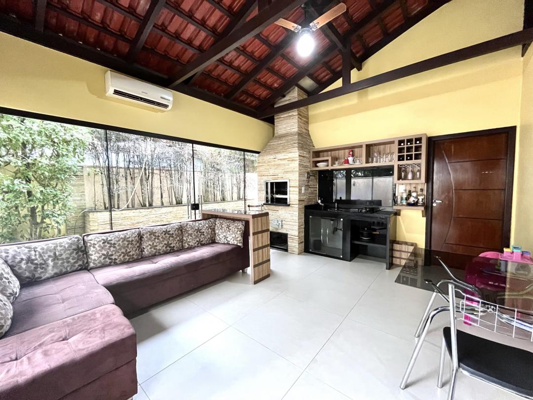 Casa à venda no Bom Retiro, Joinville · 3 quartos. Foto 2