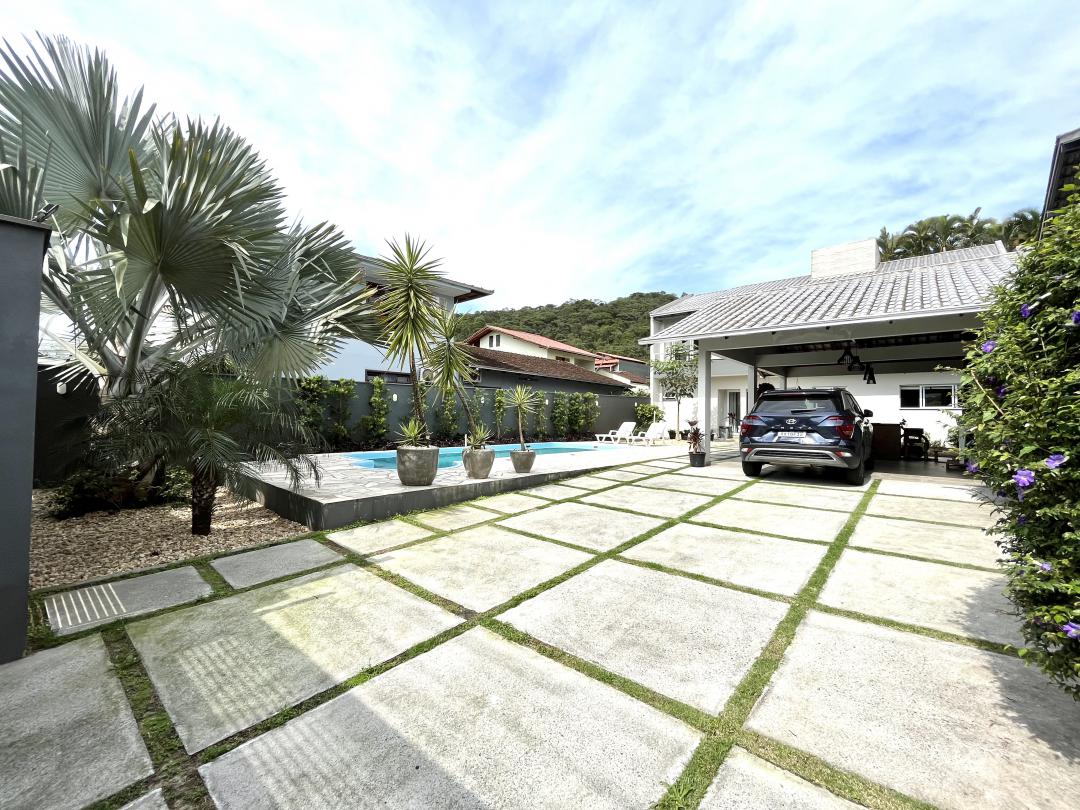 Casa à venda no Saguaçu, Joinville · 4 quartos. Foto 25
