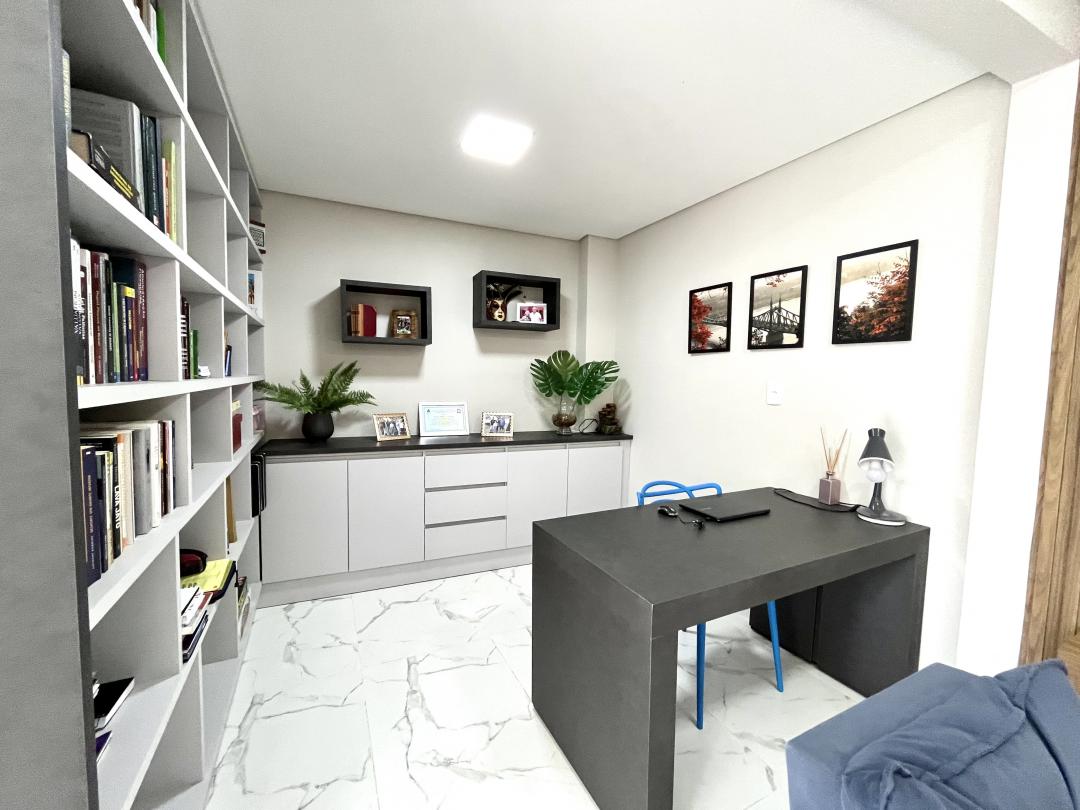 Casa à venda no Saguaçu, Joinville · 4 quartos. Foto 4
