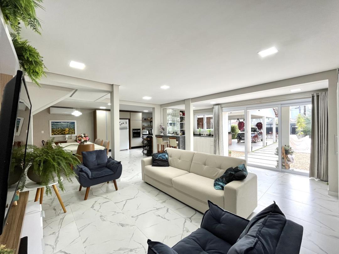 Casa à venda no Saguaçu, Joinville · 4 quartos. Foto 6