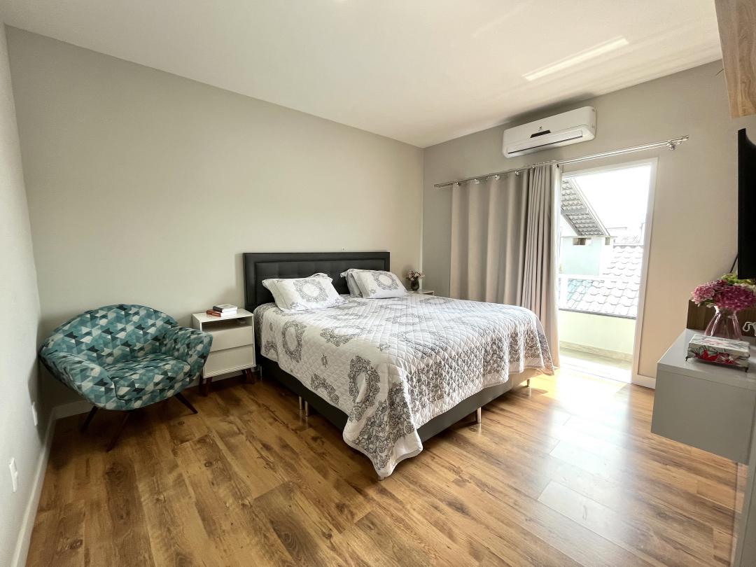 Casa à venda no Saguaçu, Joinville · 4 quartos. Foto 13