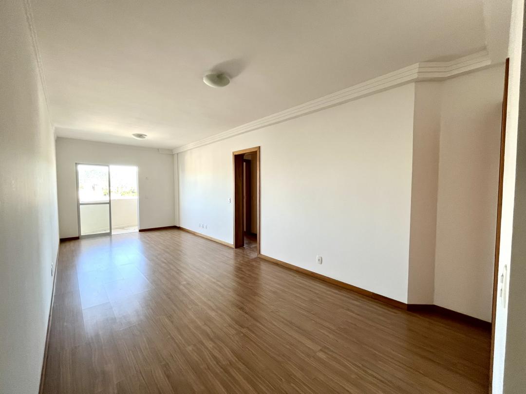 Apartamento à venda no América, Joinville · 3 quartos. Foto 3