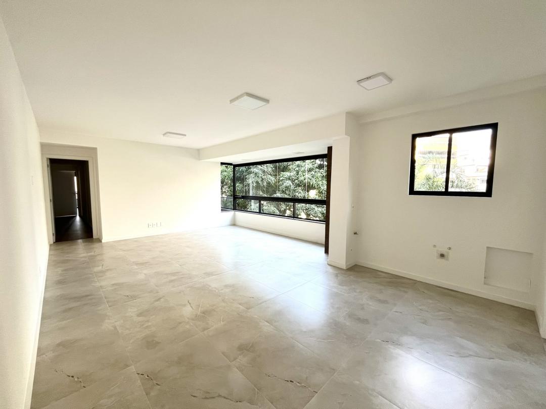 Apartamento à venda no Atiradores, Joinville · 3 quartos. Foto 2