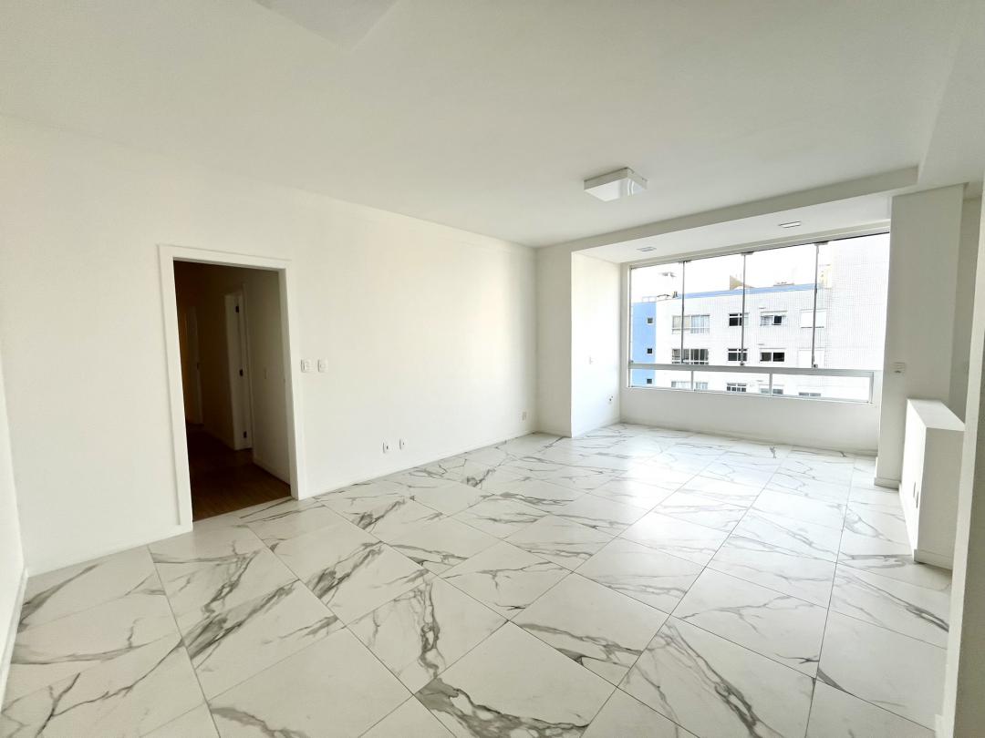Apartamento à venda no Atiradores, Joinville · 3 quartos. Foto 2