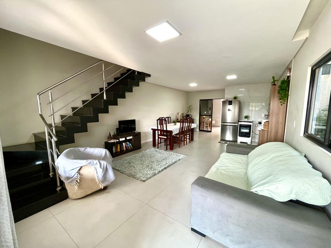 Casa à venda no Saguaçu, Joinville · 3 quartos. Foto 2