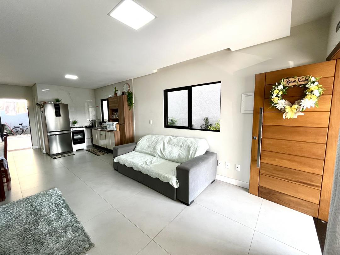 Casa à venda no Saguaçu, Joinville, com 3 quartos e 165 m²