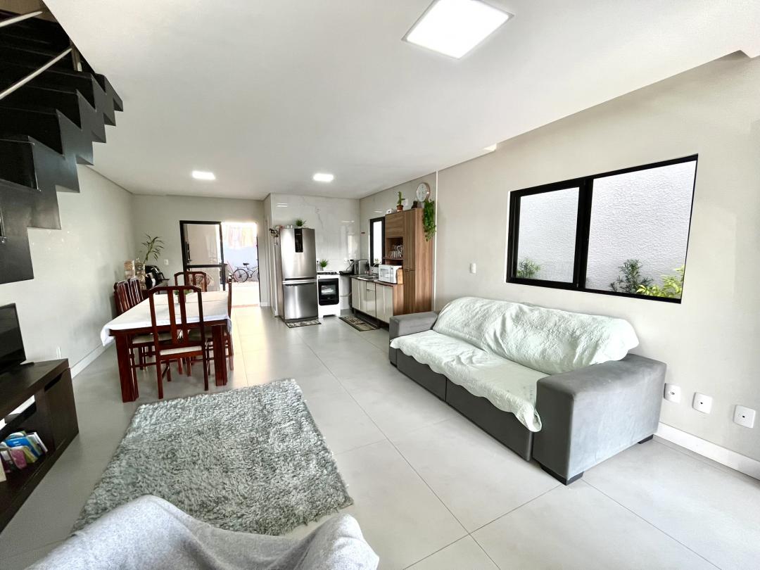 Casa à venda no Saguaçu, Joinville · 3 quartos. Foto 3
