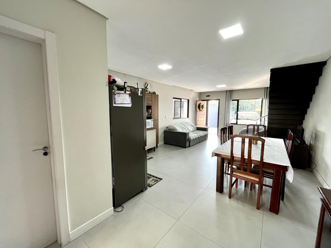 Casa à venda no Saguaçu, Joinville · 3 quartos. Foto 9