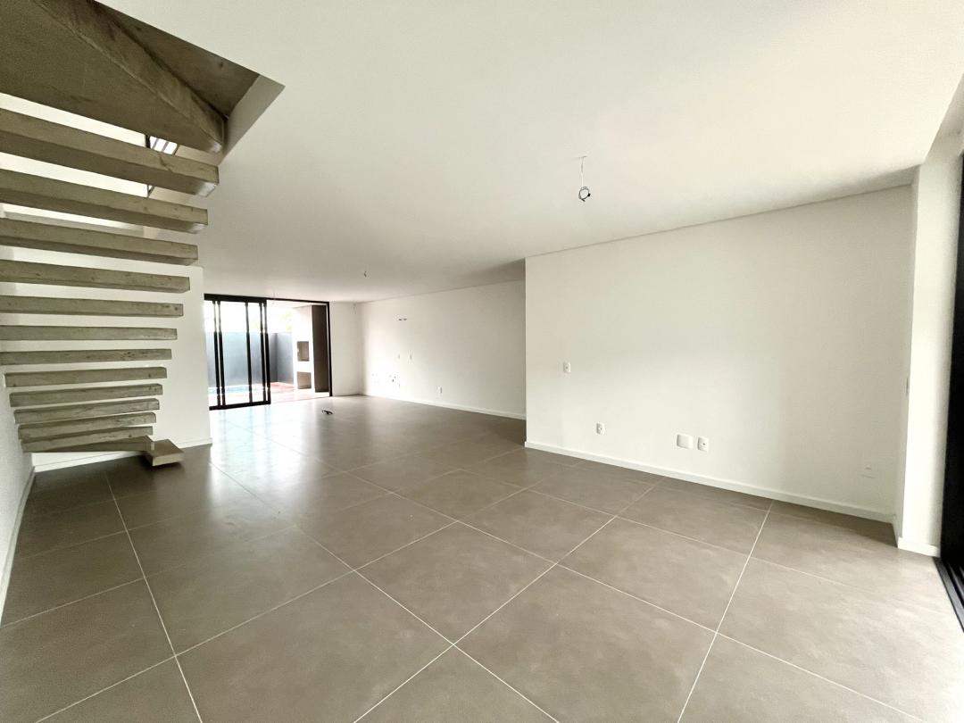 Casa à venda no Saguaçu, Joinville · 3 quartos. Foto 4