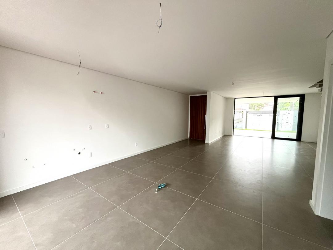 Casa à venda no Saguaçu, Joinville · 3 quartos. Foto 8
