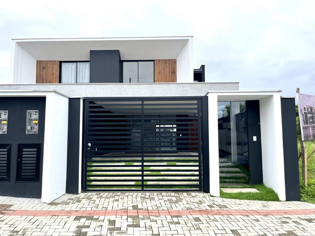 Casa à venda no Saguaçu, Joinville · 3 quartos. Foto 3