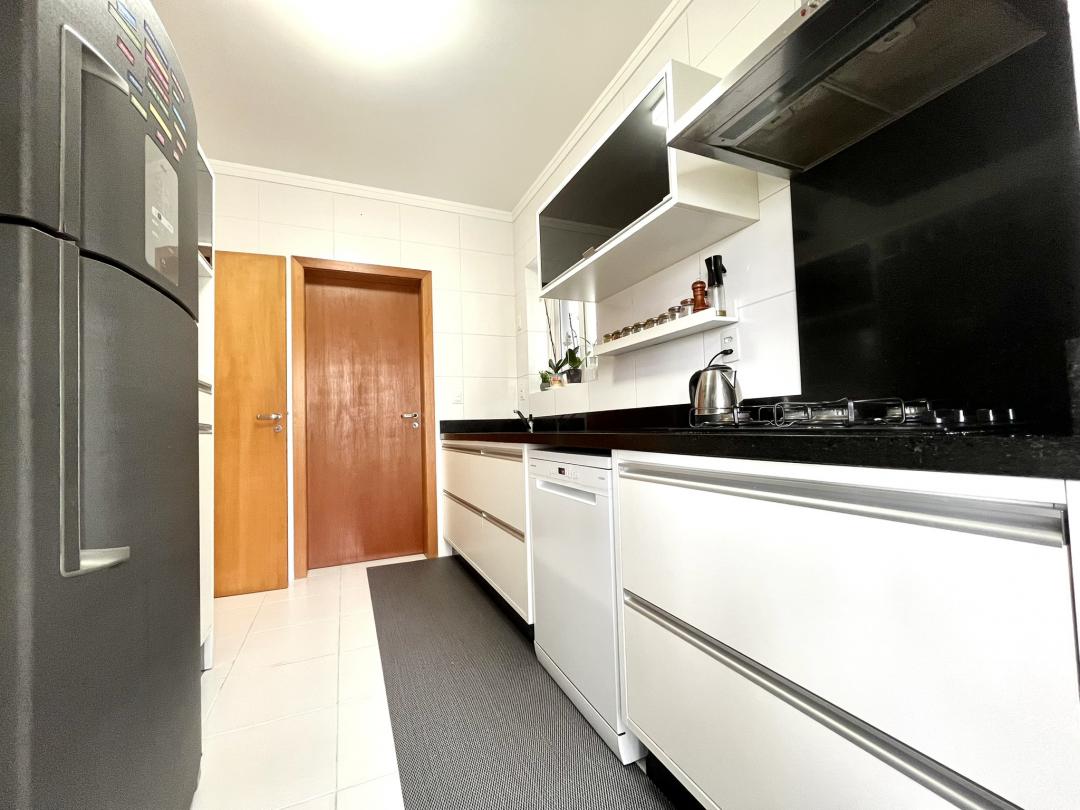 Apartamento à venda no América, Joinville · 4 quartos. Foto 17