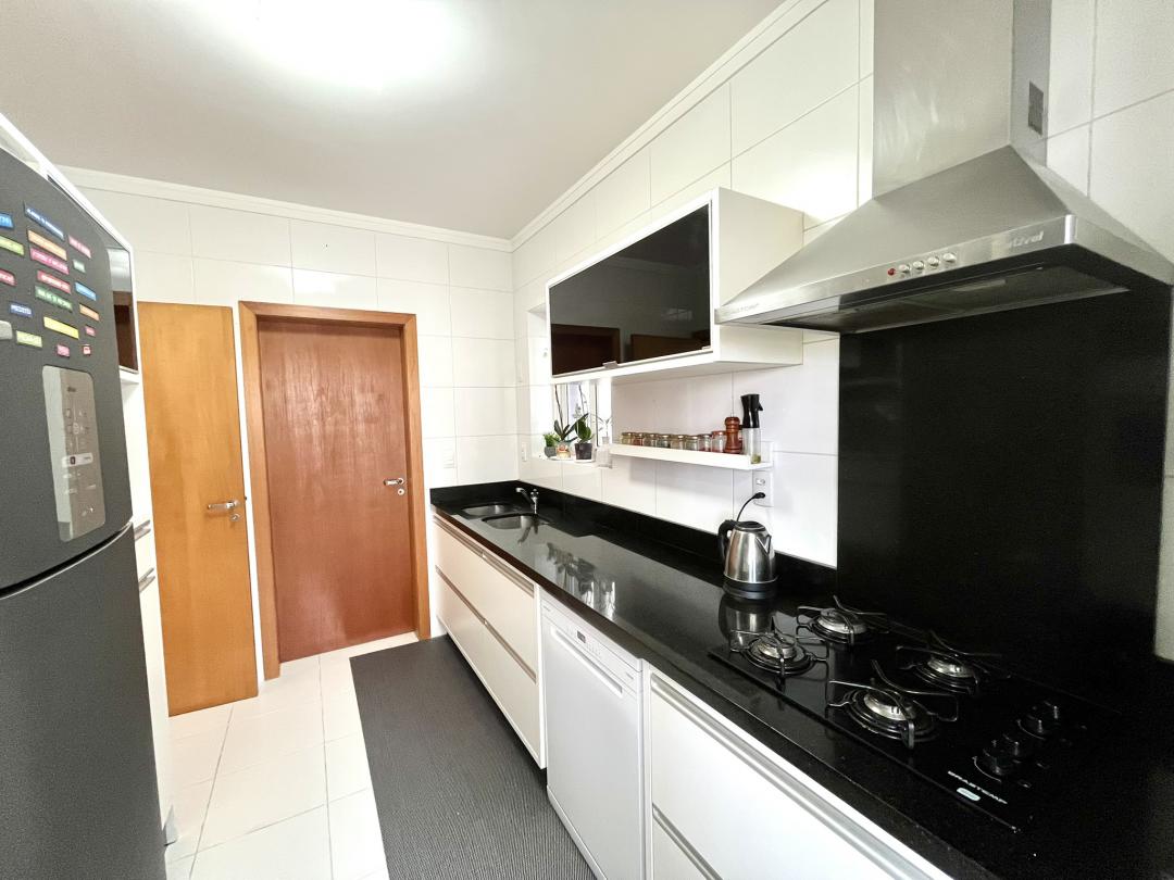 Apartamento à venda no América, Joinville · 4 quartos. Foto 18