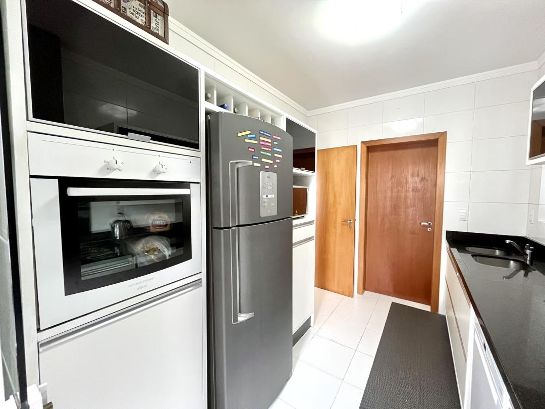 Apartamento à venda no América, Joinville · 4 quartos. Foto 19