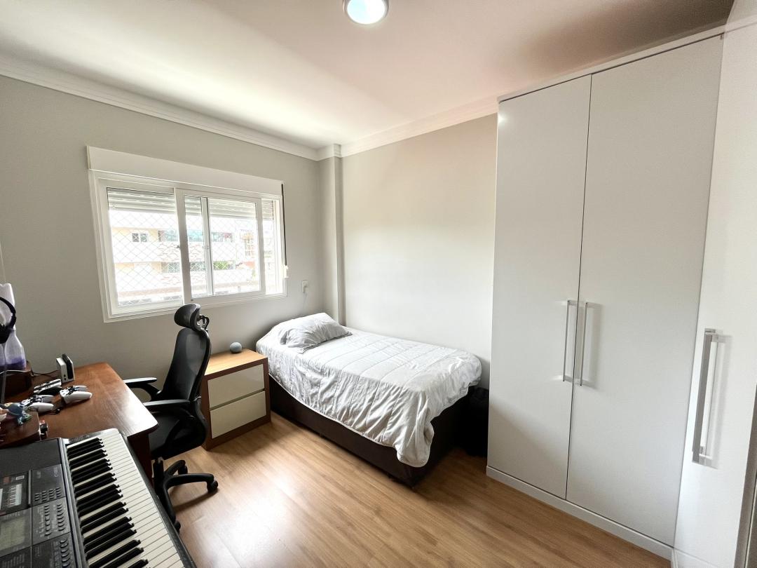 Apartamento à venda no América, Joinville · 4 quartos. Foto 29