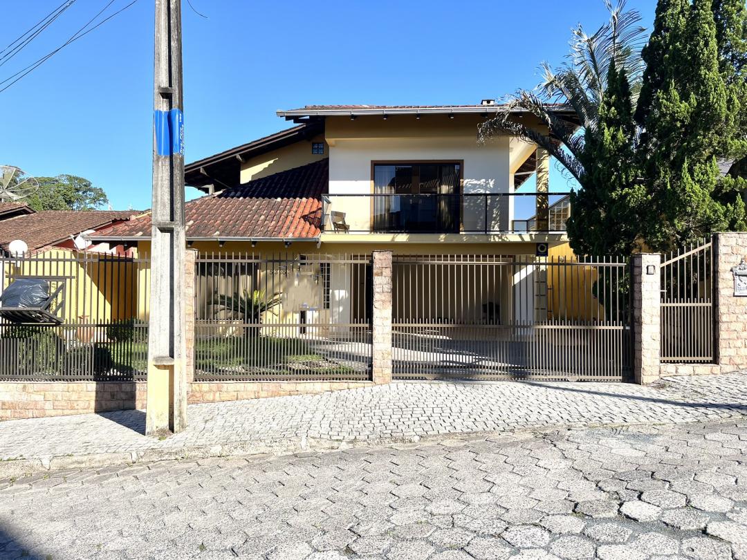 Casa à venda no Costa e Silva, Joinville, com 4 quartos e 348 m²