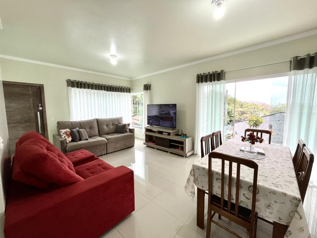 Casa à venda no Bom Retiro, Joinville, com 3 quartos e 235 m²