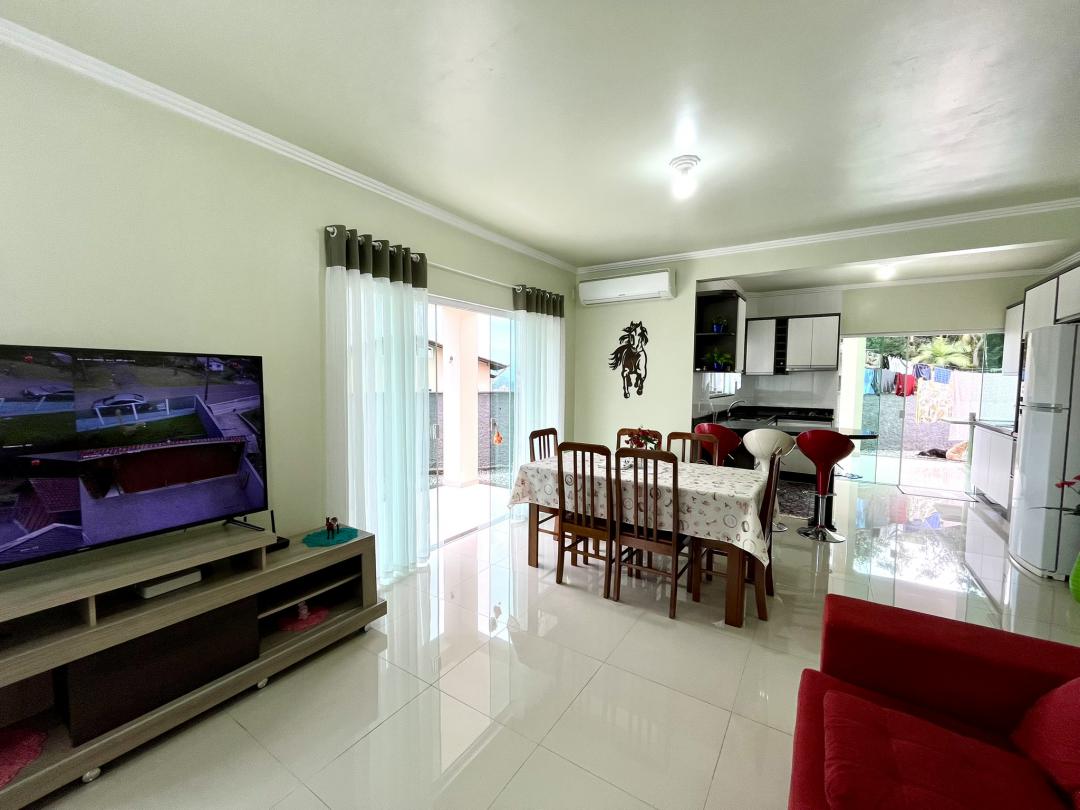 Casa à venda no Bom Retiro, Joinville · 3 quartos. Foto 3