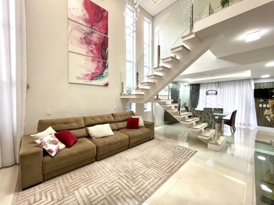 Casa à venda no Bom Retiro, Joinville, com 3 quartos e 178 m²