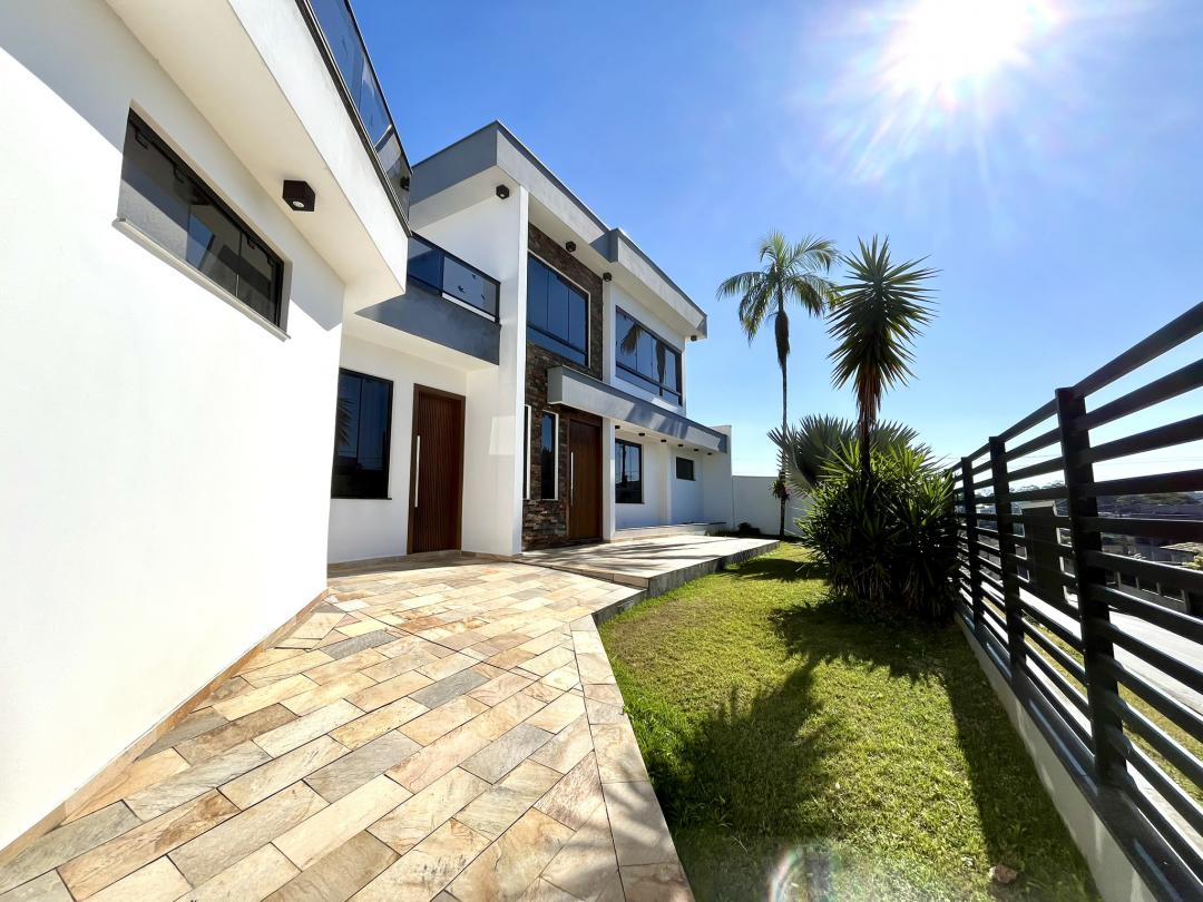 Casa à venda no Bom Retiro, Joinville · 6 quartos. Foto 2