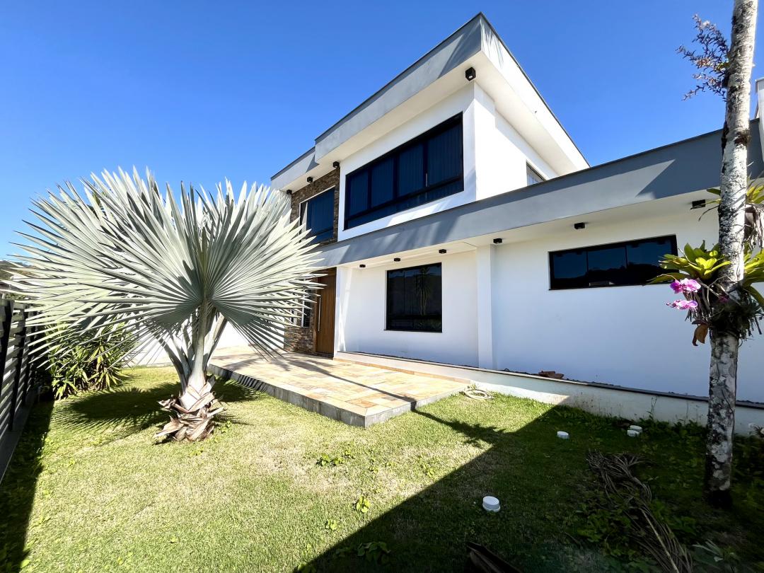Casa à venda no Bom Retiro, Joinville · 6 quartos. Foto 3