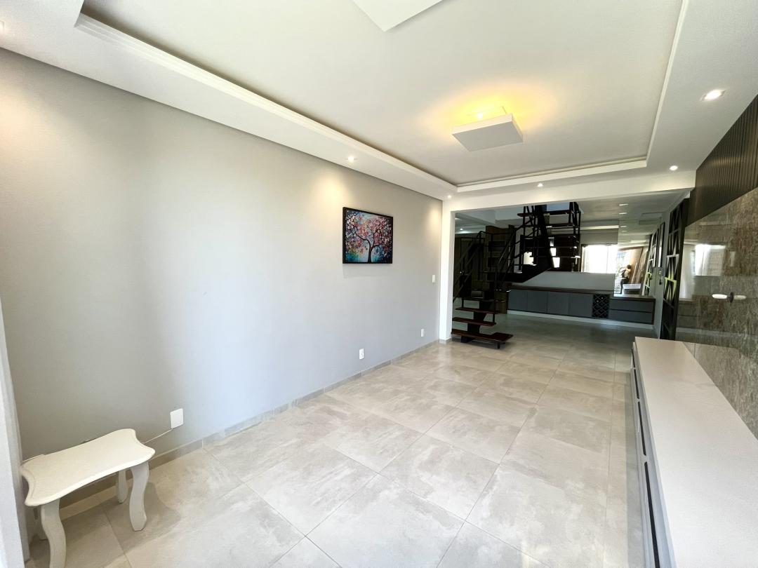 Casa à venda no Bom Retiro, Joinville · 6 quartos. Foto 4