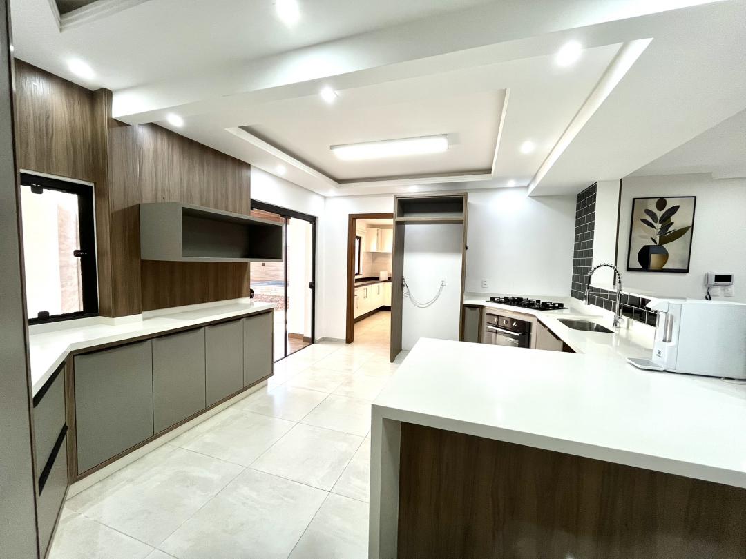 Casa à venda no Bom Retiro, Joinville · 6 quartos. Foto 10