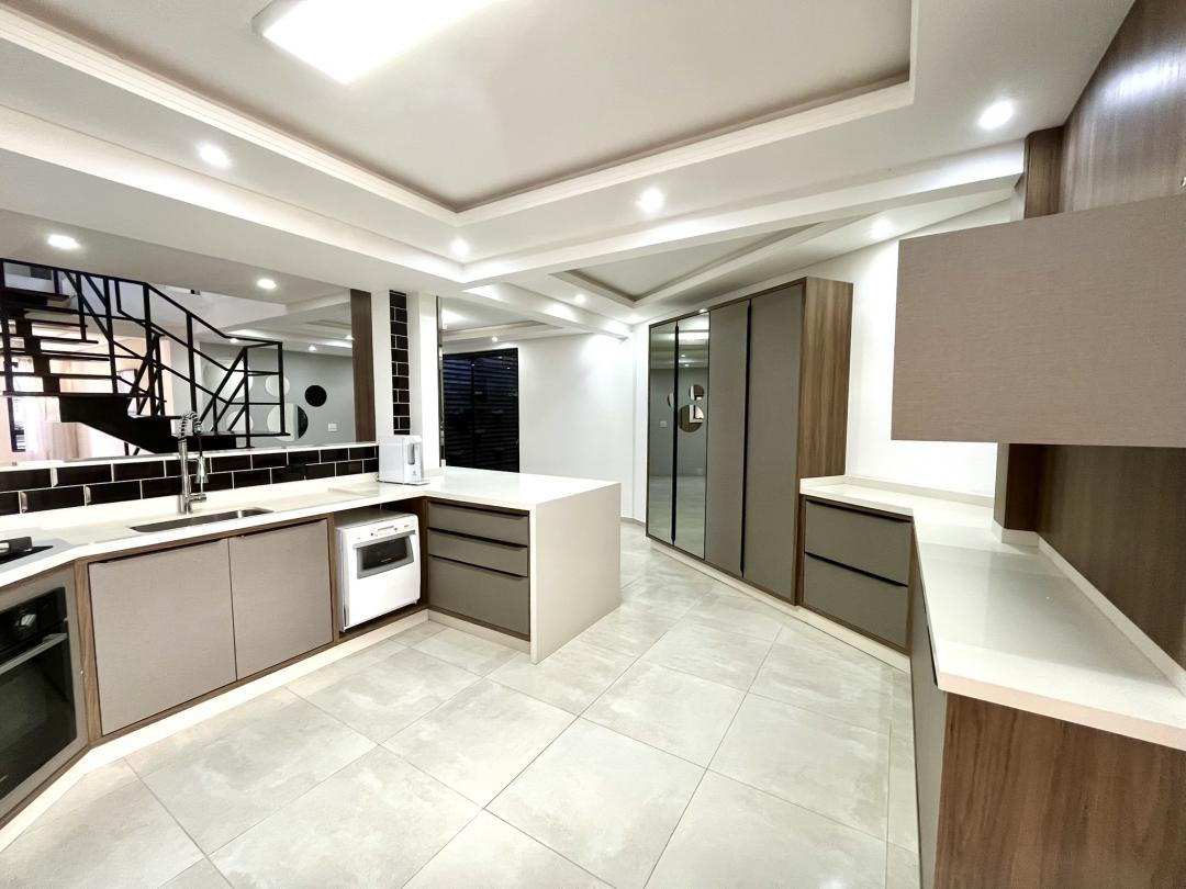 Casa à venda no Bom Retiro, Joinville · 6 quartos. Foto 12