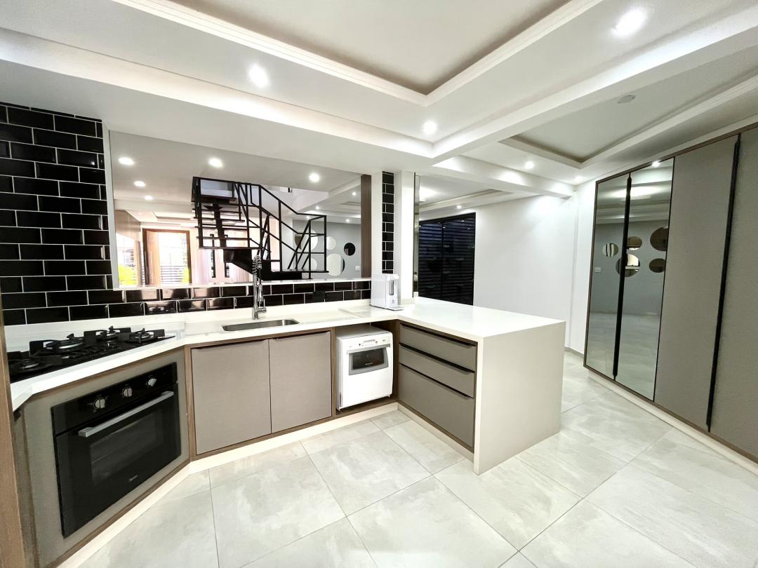 Casa à venda no Bom Retiro, Joinville · 6 quartos. Foto 13