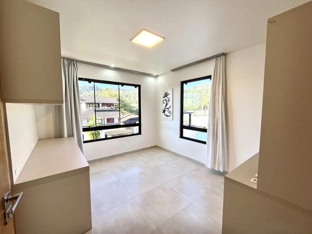 Casa à venda no Bom Retiro, Joinville · 6 quartos. Foto 38