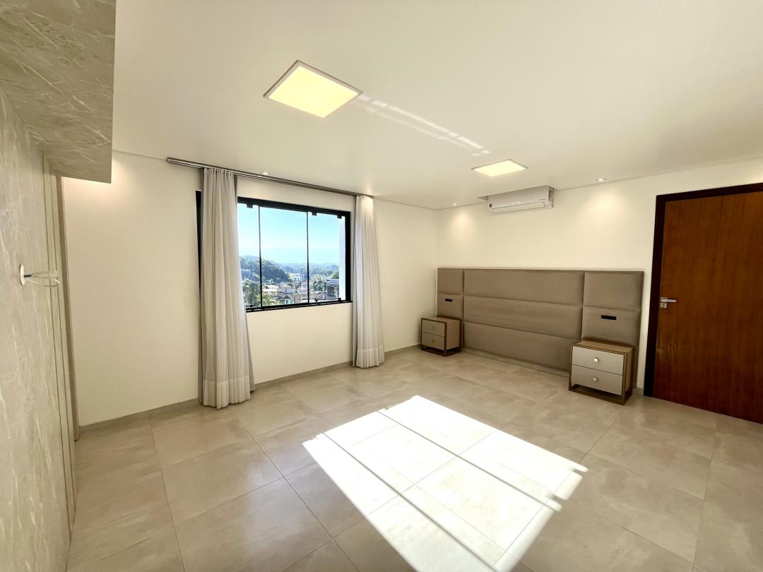 Casa à venda no Bom Retiro, Joinville · 6 quartos. Foto 46