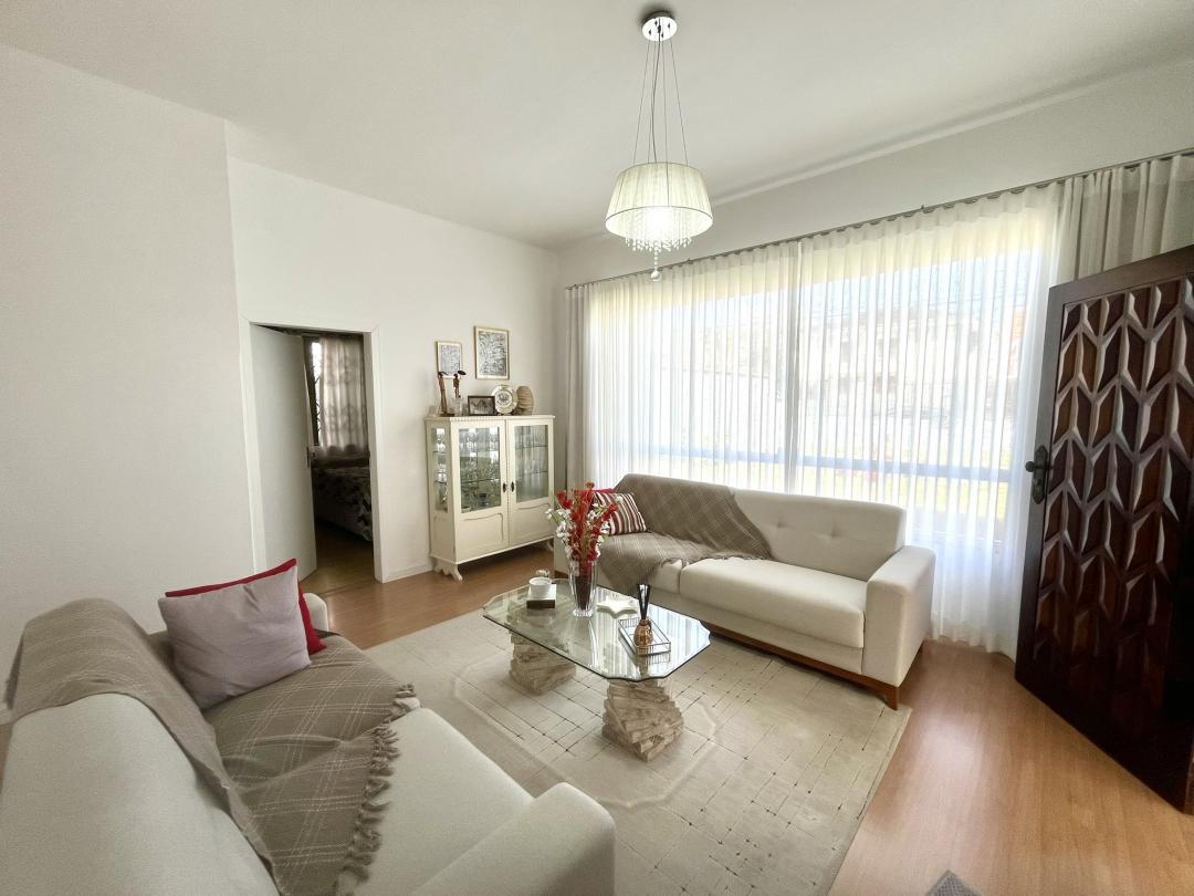 Casa à venda no Saguaçu, Joinville, com 3 quartos e 260 m²
