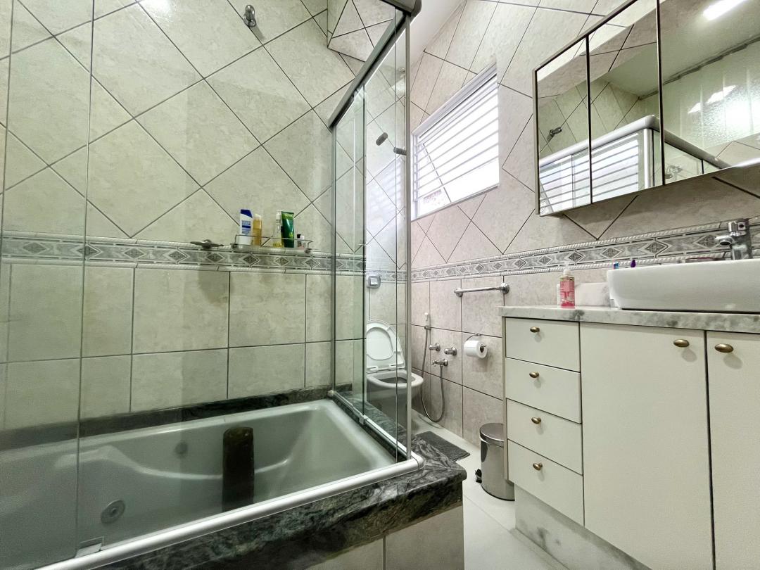 Casa à venda no Saguaçu, Joinville · 3 quartos. Foto 6