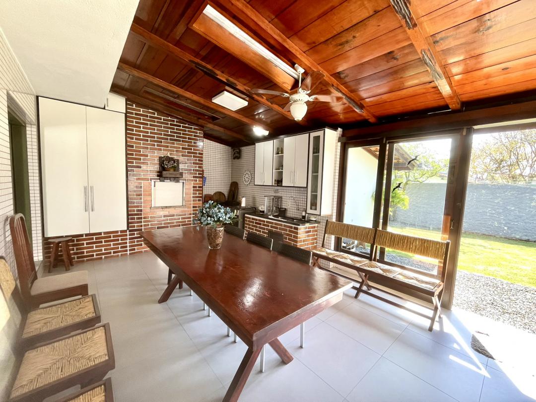 Casa à venda no Saguaçu, Joinville · 3 quartos. Foto 17