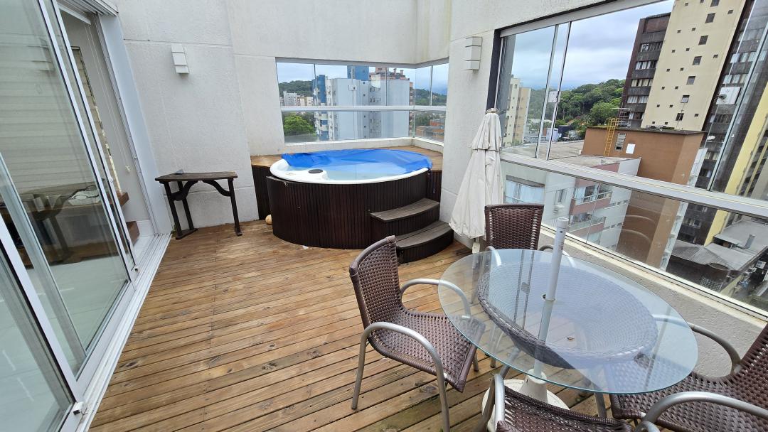 Cobertura à venda no Atiradores, Joinville, com 3 quartos e 193 m²