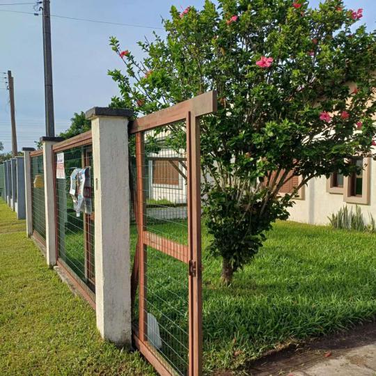 Casa - sobradoVenda em Capão da Canoa no bairro Curumim