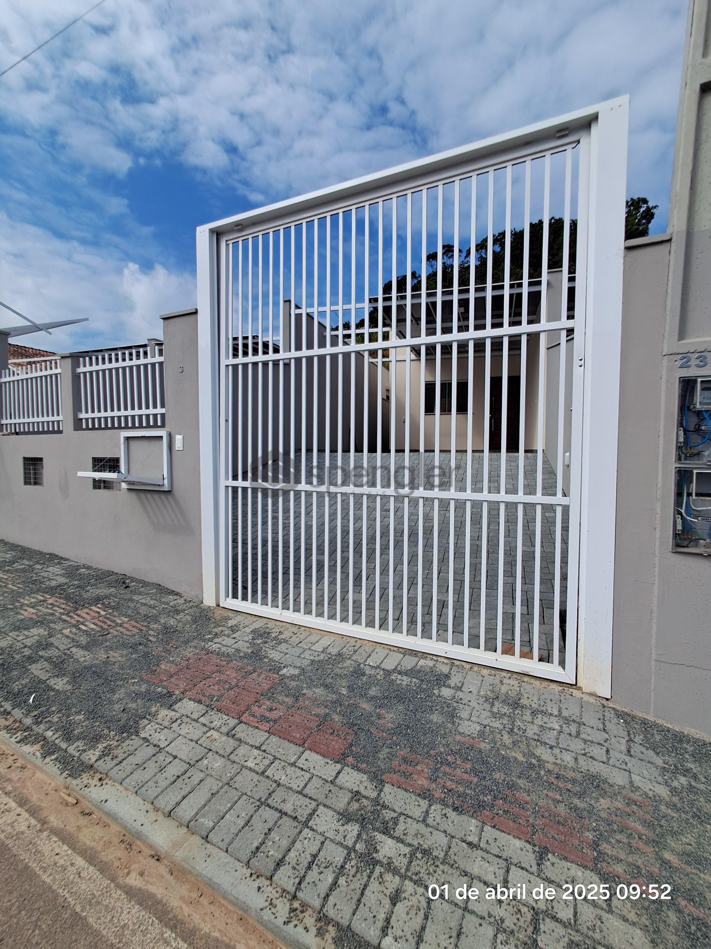 Aconchegante e espaçosa casa geminada para locação! REF: CA0808 - foto 1