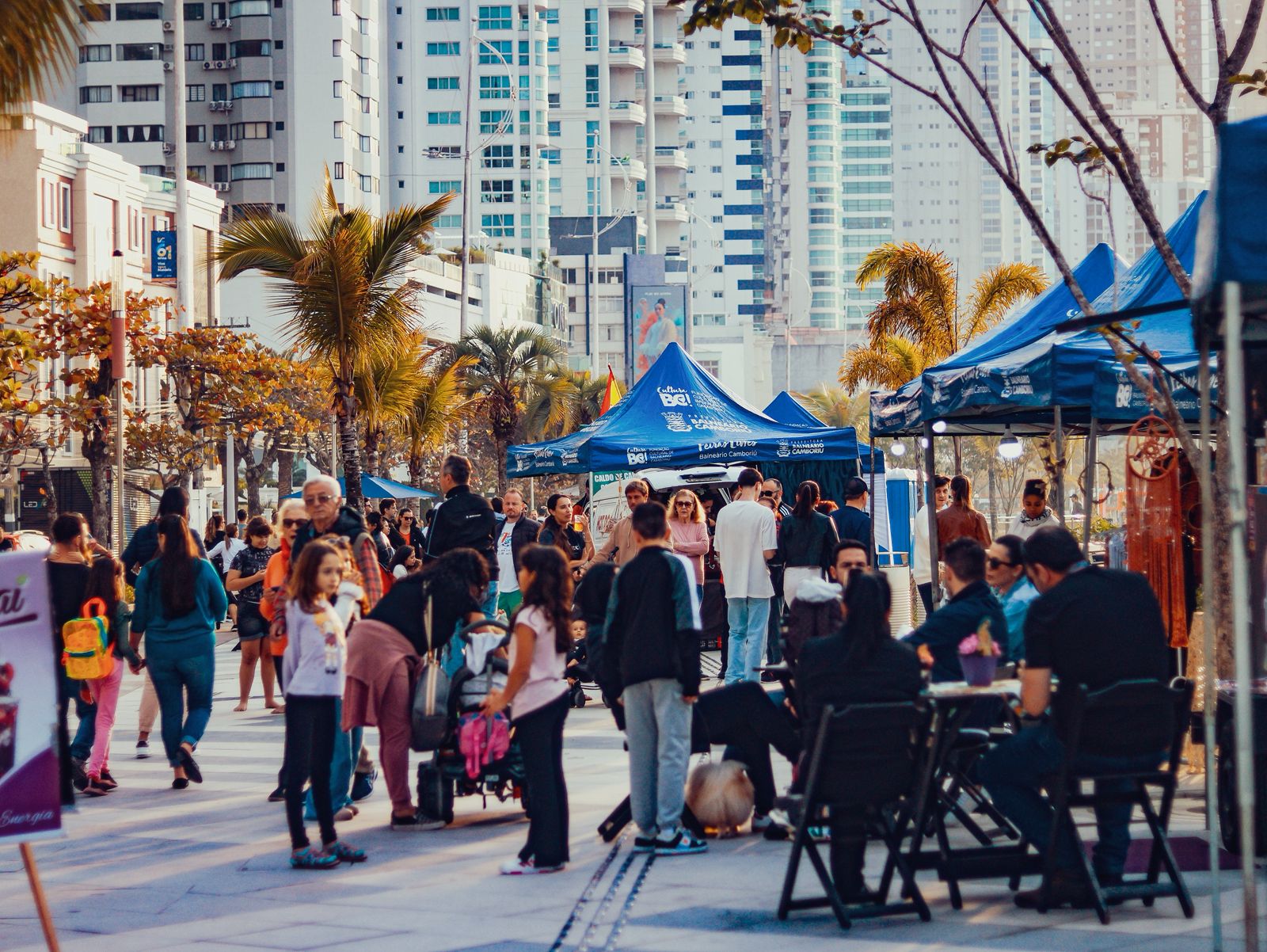 Primeira Feira da Orla movimenta cultura e gastronomia em Balneário Camboriú nesta semana