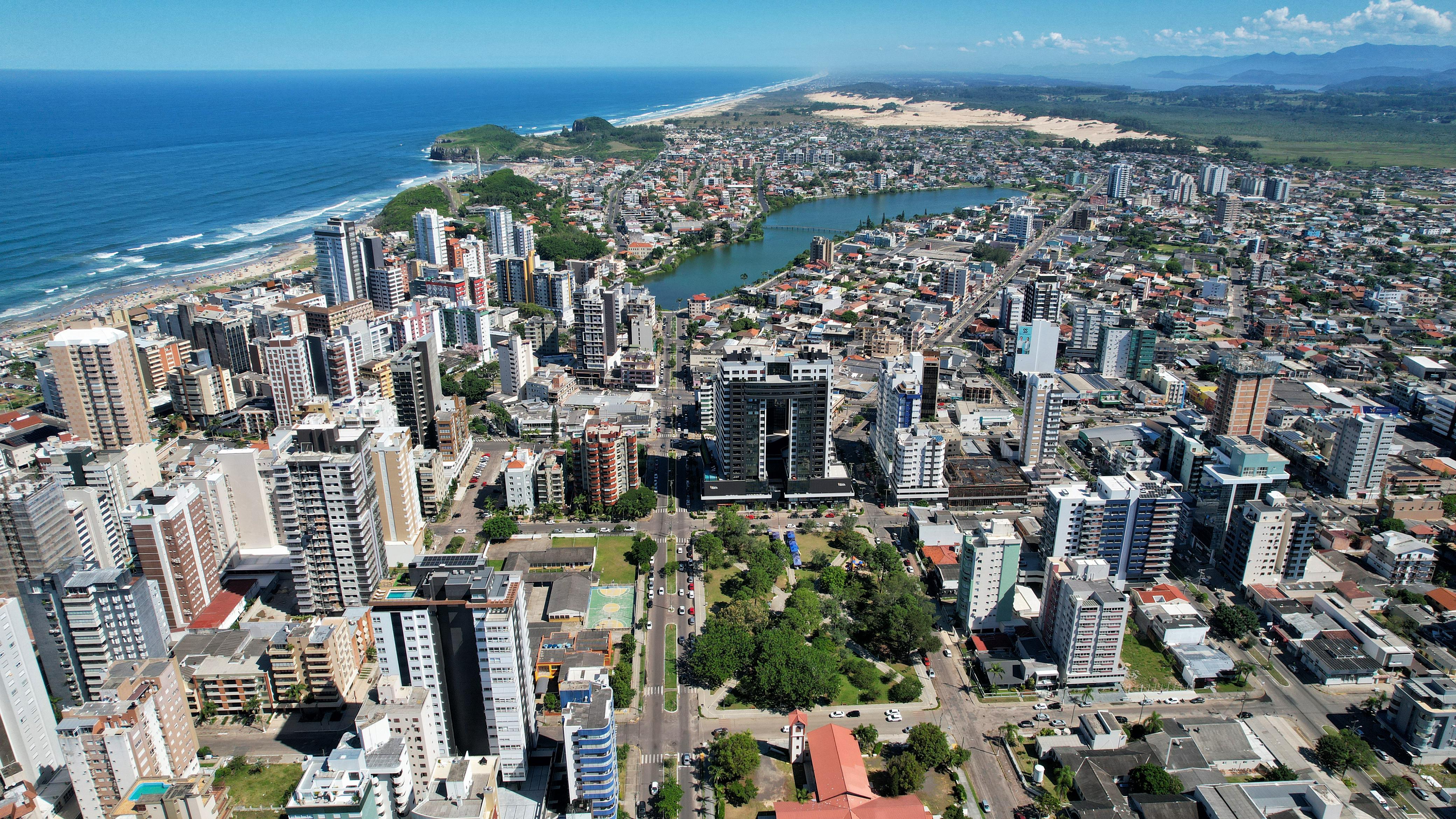 Rooftop em Torres/RS: luxo, vista e bem?estar nos melhores empreendimentos.