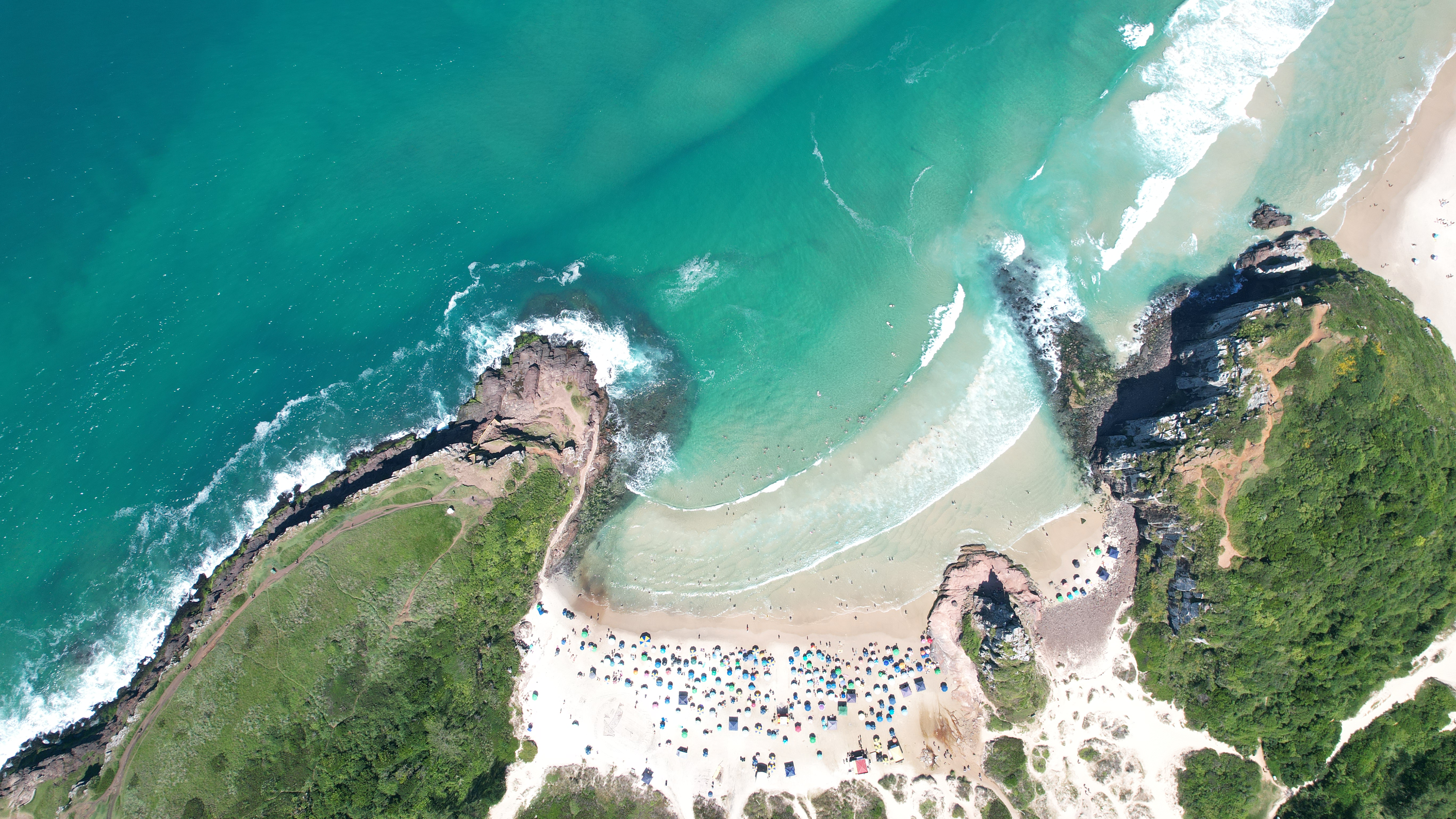 Praia da Guarita em Torres/RS: o cartão-postal do litoral gaúcho