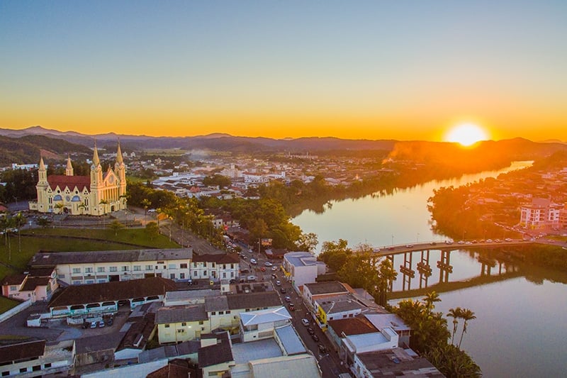 Morar em Gaspar: por que tanta gente está trocando cidades maiores pela qualidade de vida do Vale do Itajaí